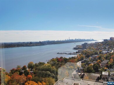 Palisades unit 2610, Fort Lee, NJ 07024 - photo 2