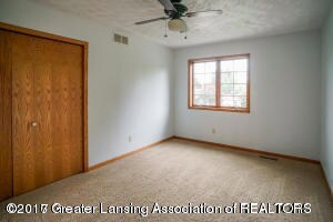 4325 Blackberry Ln, Lansing, MI 48917 - photo 6