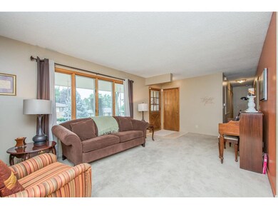 2422 Mansfield Dr, Des Moines, IA 50317 - photo 2