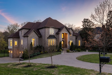 Parking your car collection or parking for guests is ample with 3 side bays, a large pad and circular drive.