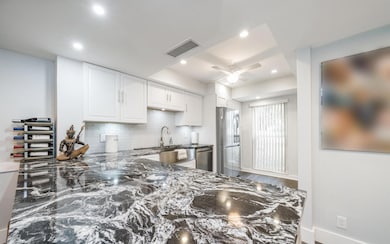 1814 Presidential Way unit 103, West Palm Beach, FL 33401 - photo 4