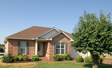 Gorgeous 3 Bedroom All Brick home in Friendly eagle Creek