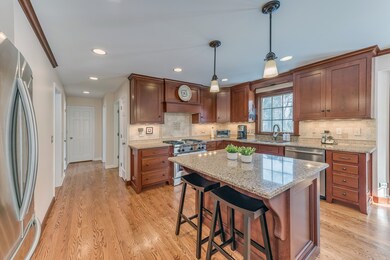 1134 Stuart Ct, Naperville, IL 60540 - photo 5