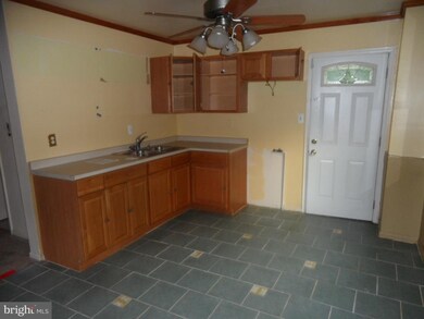 6411 Valley Park Rd, Capitol Heights, MD 20743 - photo 3