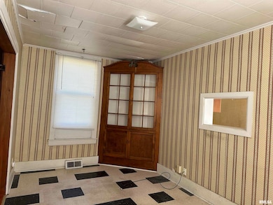 811 Pershing Blvd, Clinton, IA 52732 - photo 7