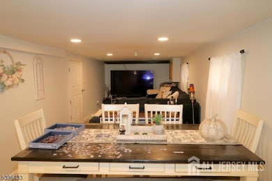 315 Mawbey St unit 319, Woodbridge, NJ 07095 - photo 4