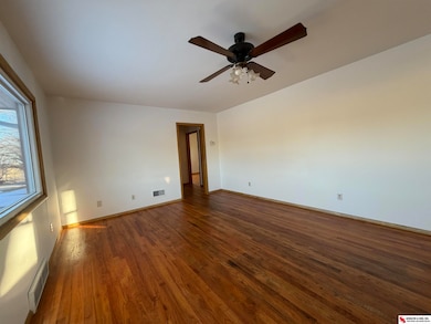 1208 6th St, Fairbury, NE 68352 - photo 4