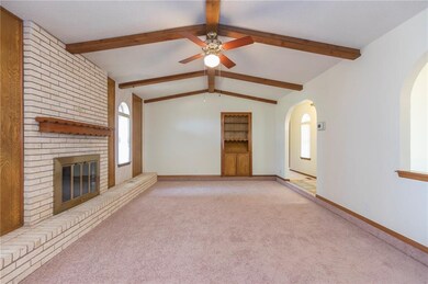 Huge Living Room - View 2 of 4