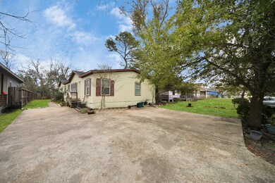 6526 Carver Rd unit B, Houston, TX 77091 - photo 2