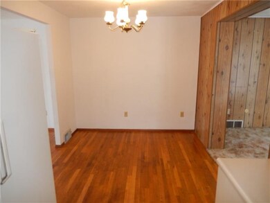 Cheerful Dining Room