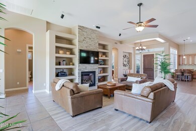 Great Room w Fireplace