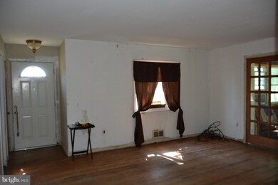 409 Addison Rd S, Capitol Heights, MD 20743 - photo 4