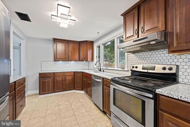 207 S Harrison Rd, Sterling, VA 20164 - photo 4