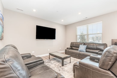 253 Masters Dr, Addison, IL 60101 - photo 2