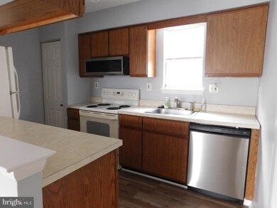 1305 Fairbourne Ct unit 1305, Lansdale, PA 19446 - photo 2