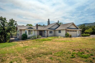 3989 Livingston Rd, Central Point, OR 97502 - photo 2