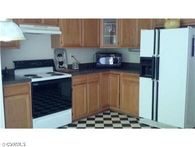 Kitchen - The Eat-in Kitchen has lots of cabinets 