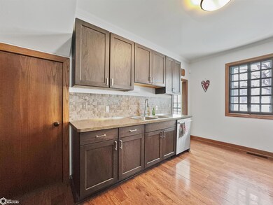 705 Central Ave E, Hampton, IA 50441 - photo 4