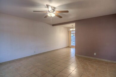 6 Living Room photo a (6)