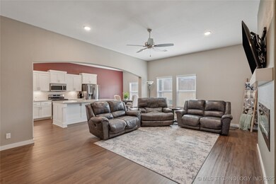 6250 E 146th St S, Bixby, OK 74008 - photo 4