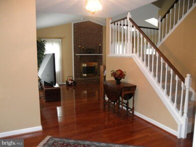 13367 Meadowsweet Dr, Fairfax, VA 22033 - photo 2