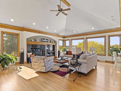 635 W Pierre Ln, Port Washington, WI 53074 - photo 6