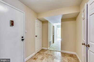 Treebrooke unit 310, Oakton, VA 22124 - photo 3