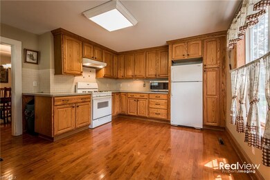 Eat-in kitchen