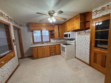 619 E 7th St, Cameron, MO 64429 - photo 3