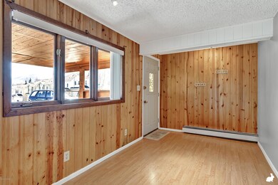 7_FrontRoom