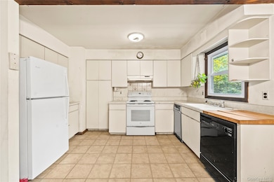 4 Acorn Path, East Quogue, NY 11942 - photo 5