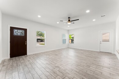 614 Mayford St unit A, Houston, TX 77076 - photo 3