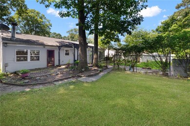 22 Stoneham Dr, Riverside, RI 02915 - photo 5