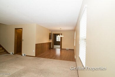1069 Lockridge Dr NE, Grand Rapids, MI 49505 - photo 4