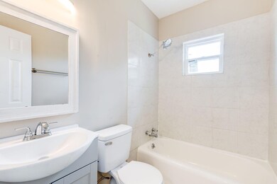 2 (9 of 21) Bathroom