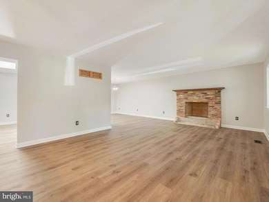 8383 Sycamore Rd, Millersville, MD 21108 - photo 7