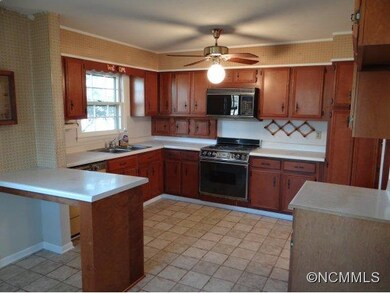 7 Holly Hill Ct, Asheville, NC 28806 - photo 7