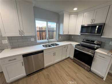 2137 Estrella Ct unit B, Palmdale, CA 93550 - photo 3