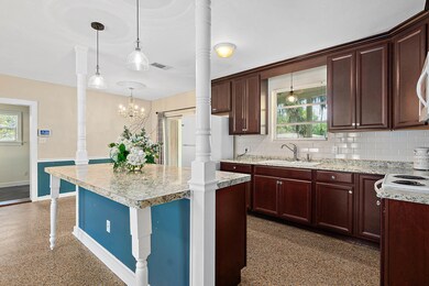 610 Roma St-20