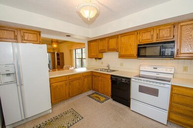 Pass-thru to the dining area