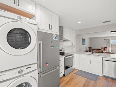 1722 Mill Run Cir, Tampa, FL 33613 - photo 7