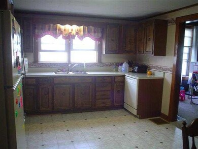 912 W 4th St, Bicknell, IN 47512 - photo 2