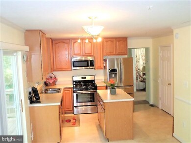 1615 Shady Glen Dr, District Heights, MD 20747 - photo 6