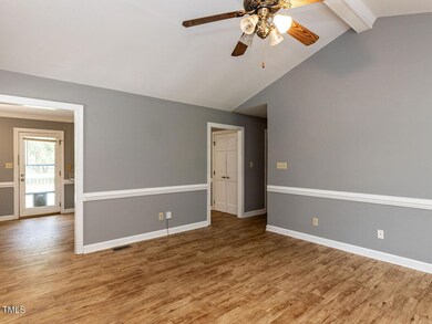 006-1280x960-family-room