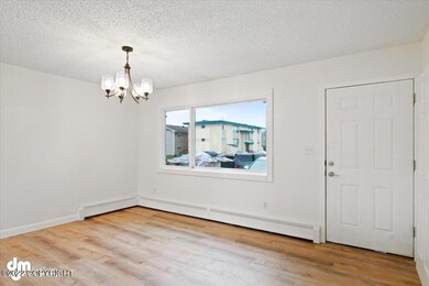 02-ELI4218_Living Room