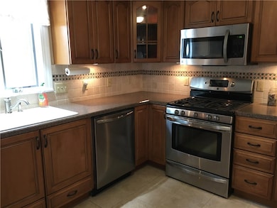 20 Brewster Dr, Warwick, RI 02889 - photo 2