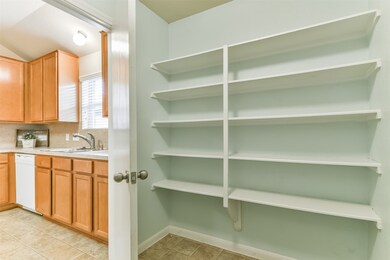 5209 Mcgrath Dr, Alvin, TX 77511 - photo 6