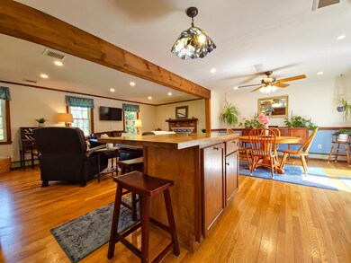 Kitchen/Dining Area
