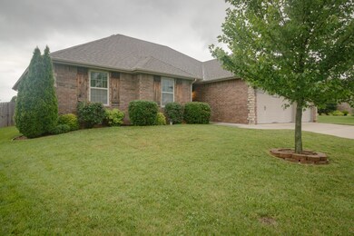 813 E Roubidoux St, Nixa, MO 65714 - photo 3