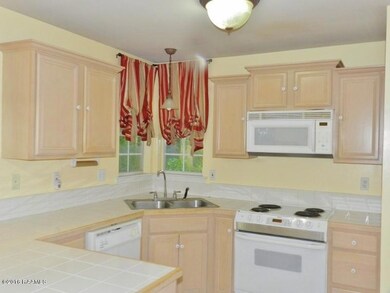 504 Pear kitchen